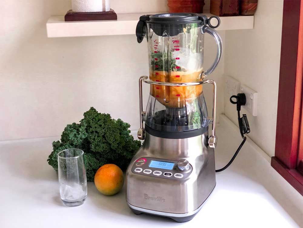 Using Breville the 3X Bluicer Pro to blend a green smoothie.