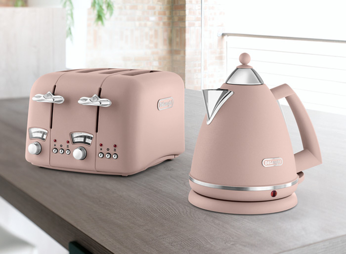 Delonghi-Peony-Rose-Toaster-and-Kettle