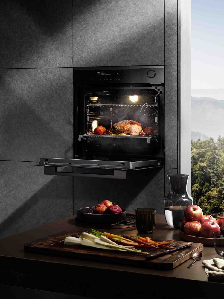Electrolux Multifunction Steam Oven & Pyrolytic Oven