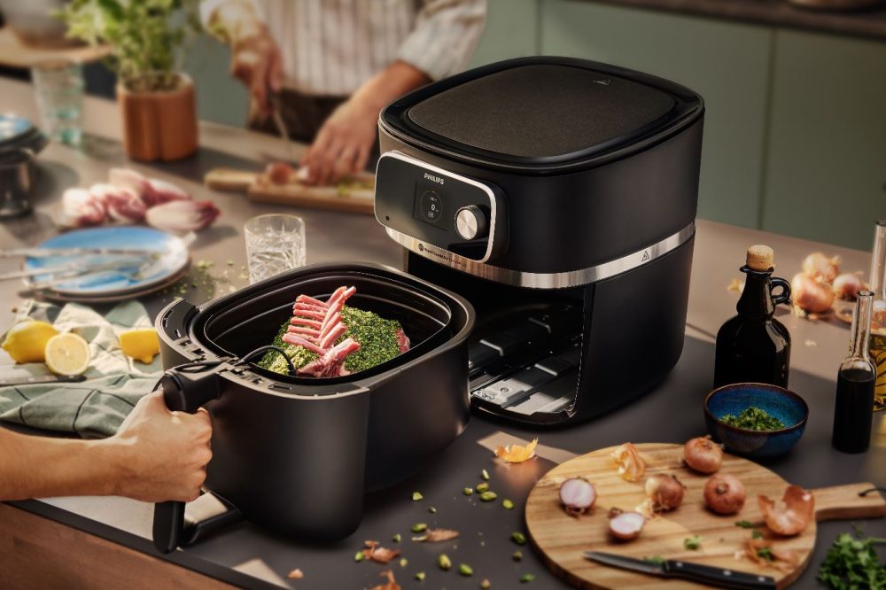 Food innside the Philips 7000 XXXL Airfryer's pull-out drawer.