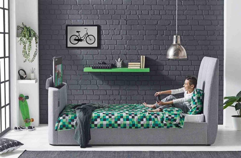 Fort King Single Bed for teens with ‘Pixellation’ Quilt Cover Set.