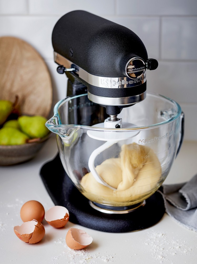 Kitchenaid-Stand-Mixer-In-Cast-Iron-Black