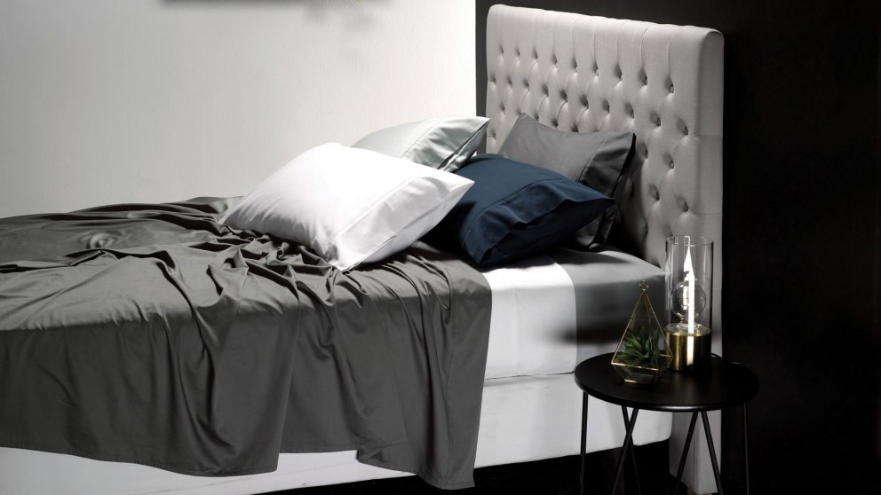 The luxurious L'Avenue 500 Thread Count Queen Sheet Set