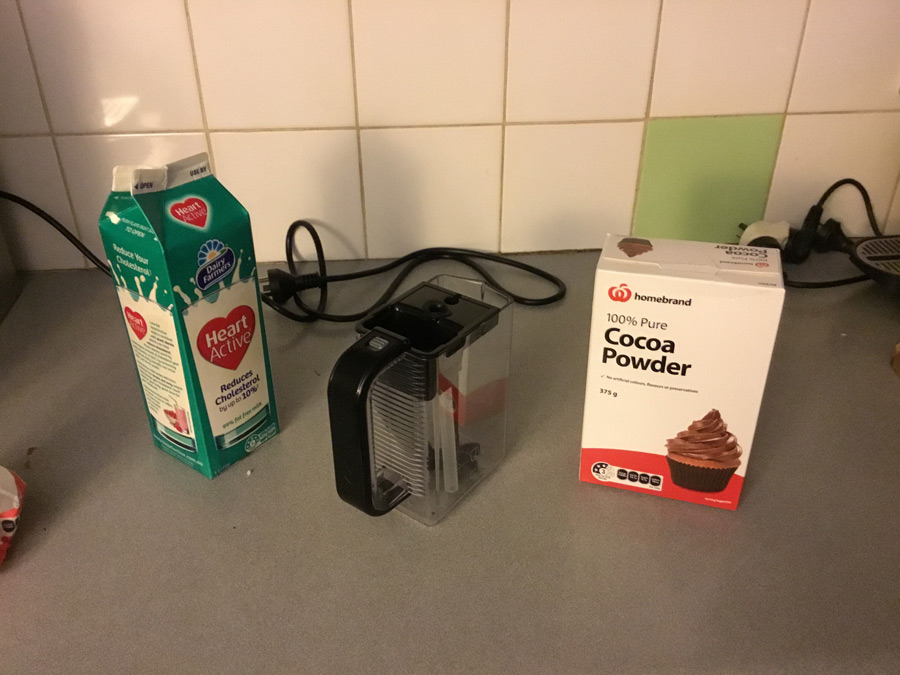 MixCarafe-and-hot-chocolate-ingredients
