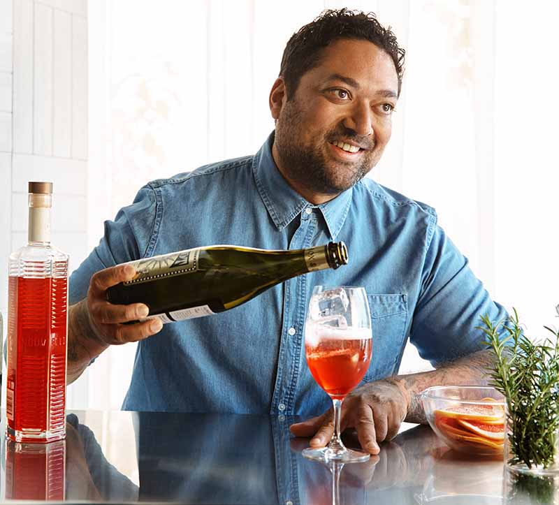 Pasan Wijesena creating a sbaligato negroni.