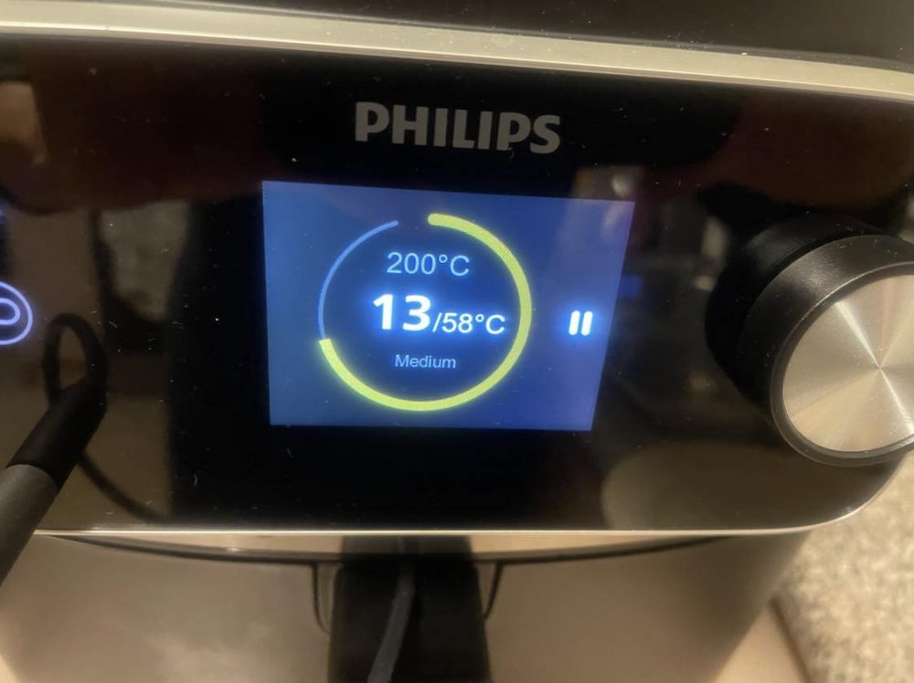 The display on the Philips 7000 XXXL Airfryer.