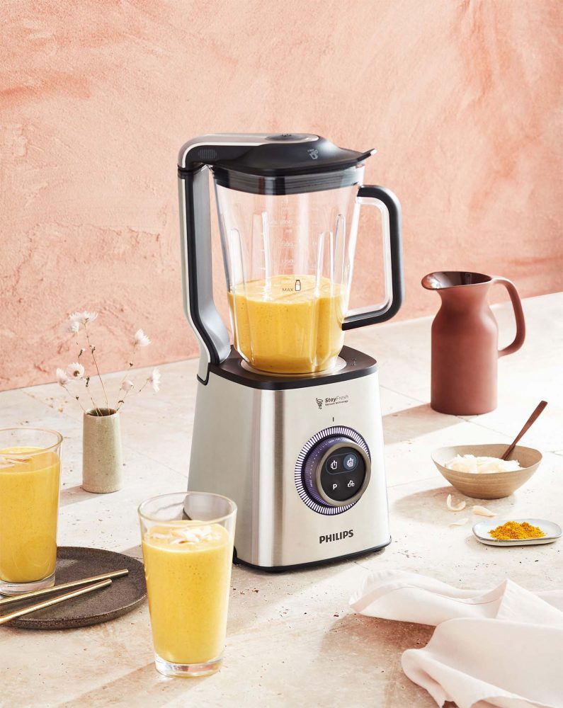 Turmeric Smoothie and the Philips High Speed Vacuum Blender