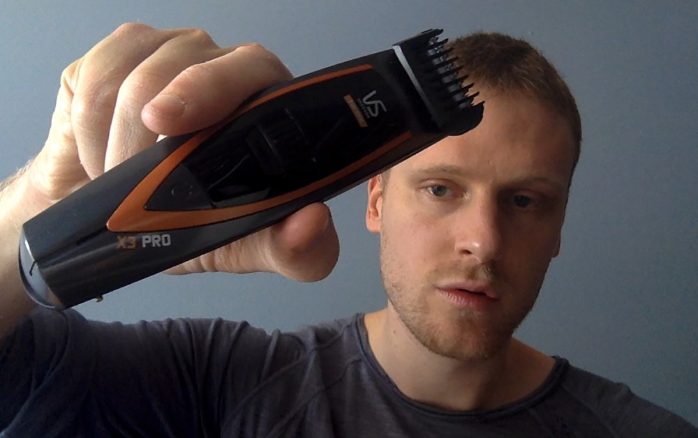 Ben uses the VSforMen X3 PRO Beard Trimmer to shave his facial hair.