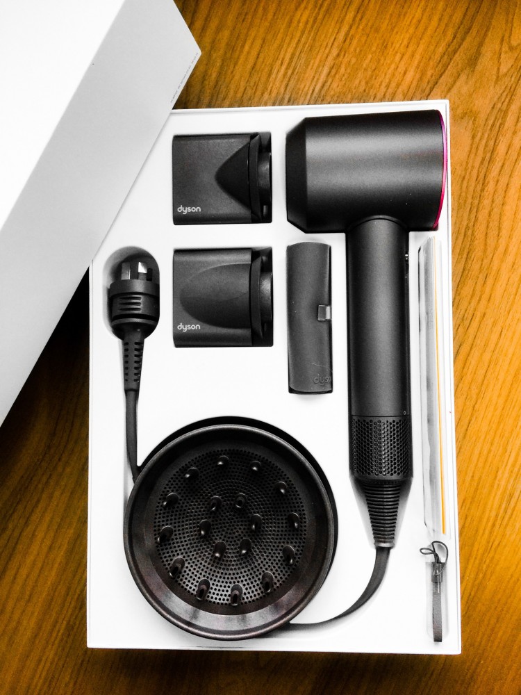 dyson-supersonic-hair-dryer-unboxed